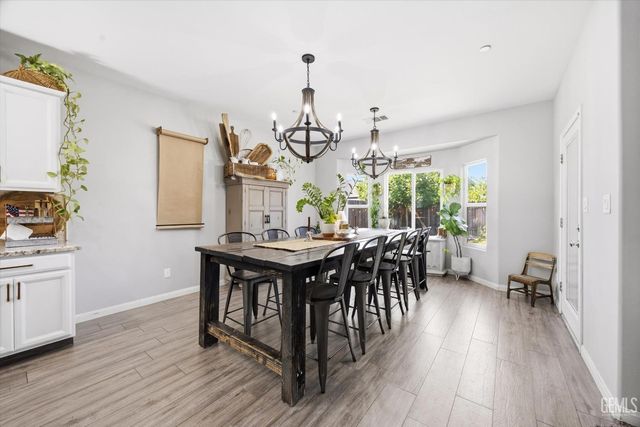 15002 Southernwood Avenue, Bakersfield, CA 93314