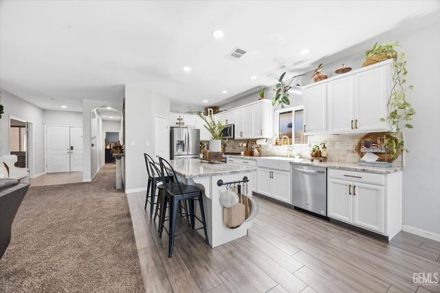 15002 Southernwood Avenue, Bakersfield, CA 93314