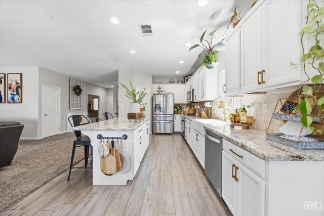 15002 Southernwood Avenue, Bakersfield, CA 93314