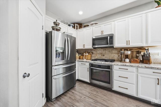 15002 Southernwood Avenue, Bakersfield, CA 93314