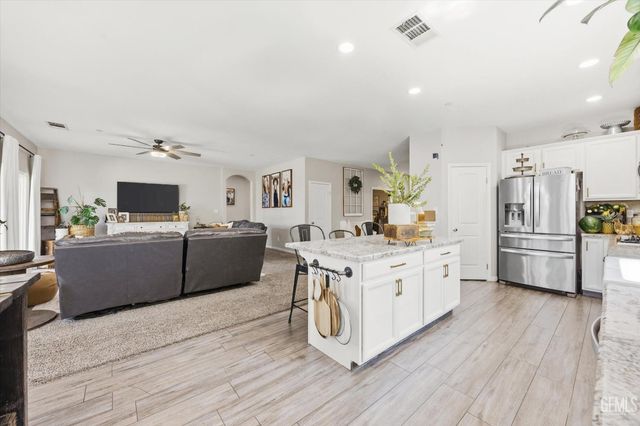 15002 Southernwood Avenue, Bakersfield, CA 93314