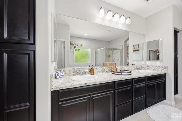 15002 Southernwood Avenue, Bakersfield, CA 93314