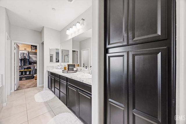 15002 Southernwood Avenue, Bakersfield, CA 93314