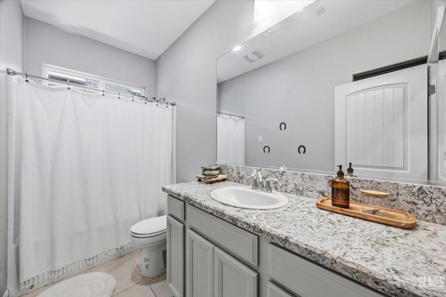 15002 Southernwood Avenue, Bakersfield, CA 93314