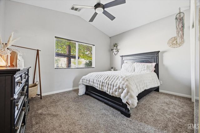 15002 Southernwood Avenue, Bakersfield, CA 93314
