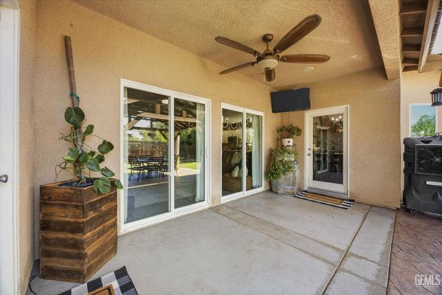 15002 Southernwood Avenue, Bakersfield, CA 93314