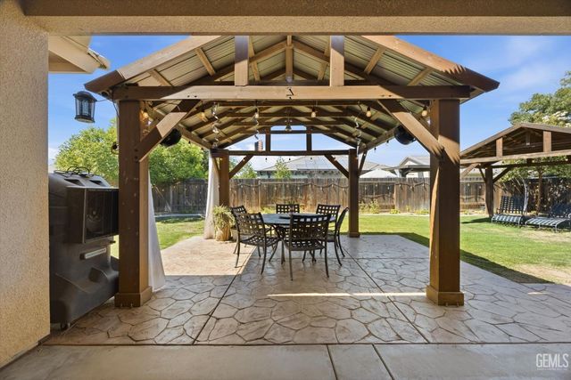 15002 Southernwood Avenue, Bakersfield, CA 93314