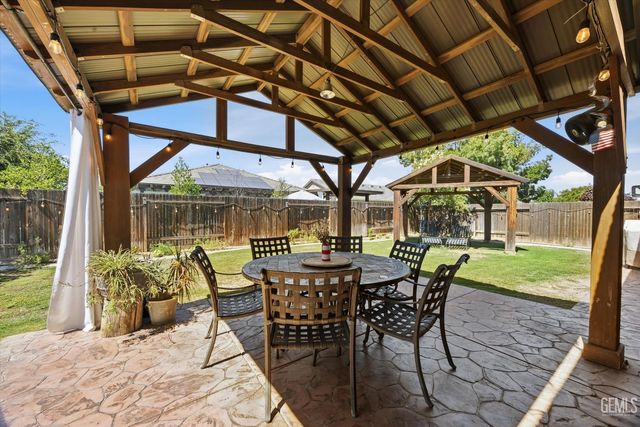 15002 Southernwood Avenue, Bakersfield, CA 93314