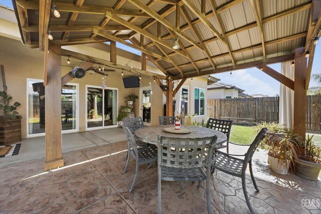 15002 Southernwood Avenue, Bakersfield, CA 93314