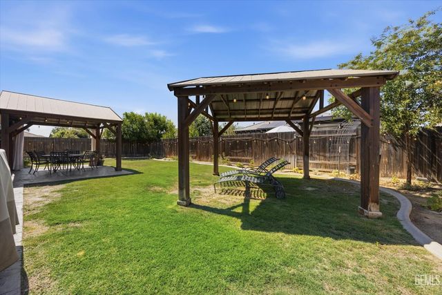 15002 Southernwood Avenue, Bakersfield, CA 93314