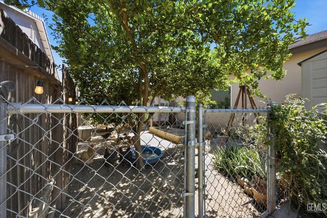 15002 Southernwood Avenue, Bakersfield, CA 93314
