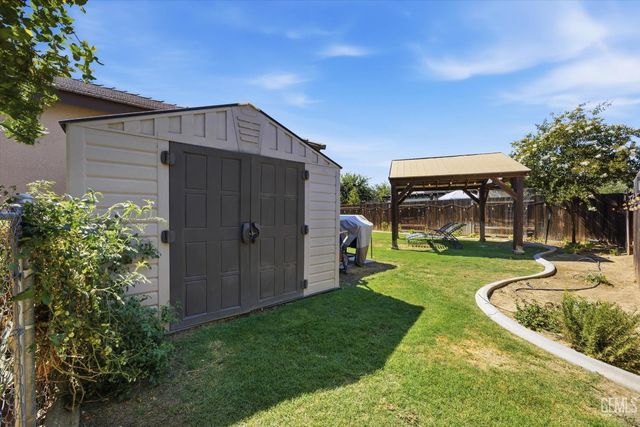 15002 Southernwood Avenue, Bakersfield, CA 93314