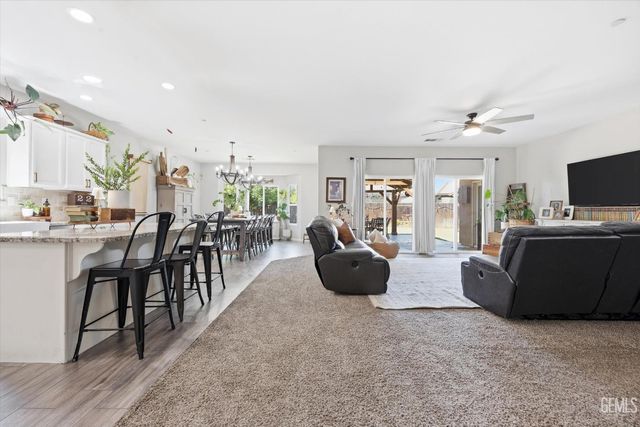 15002 Southernwood Avenue, Bakersfield, CA 93314