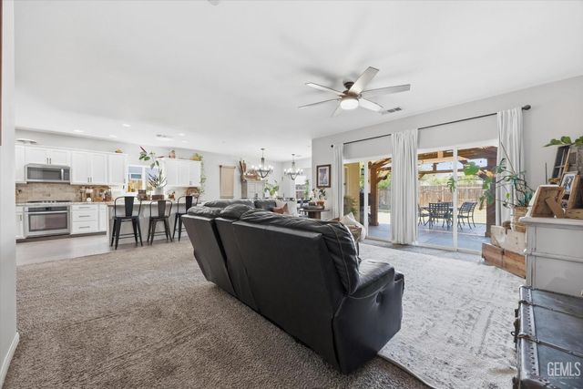 15002 Southernwood Avenue, Bakersfield, CA 93314