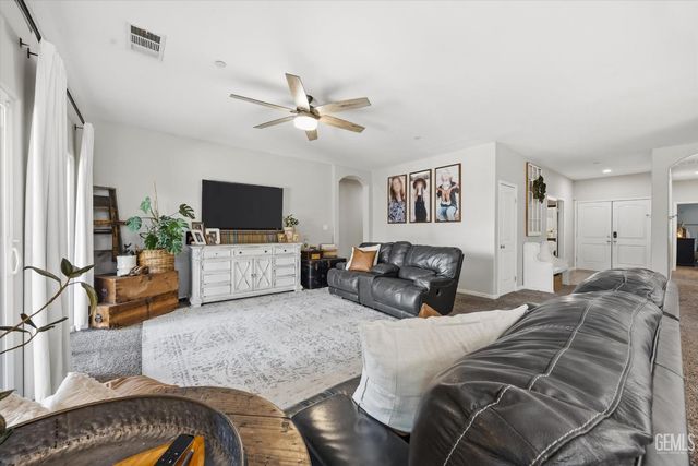 15002 Southernwood Avenue, Bakersfield, CA 93314