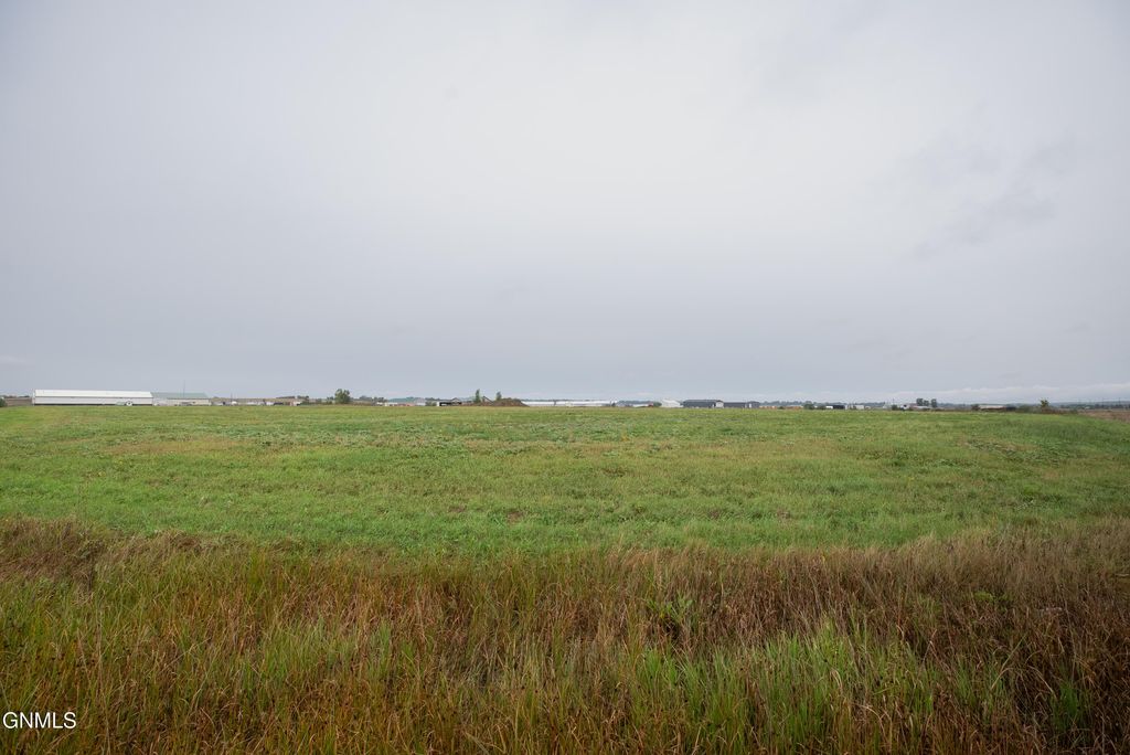 1399 Saber Loop, Bismarck, ND 58504 photo 7