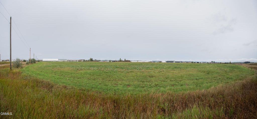 1399 Saber Loop, Bismarck, ND 58504 photo 8