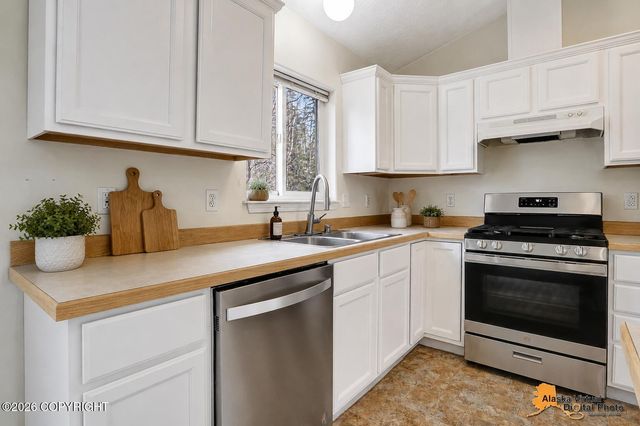 17241 N Juanita Park, Eagle River, AK 99577