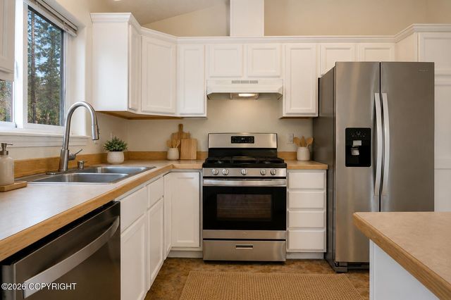 17241 N Juanita Park, Eagle River, AK 99577