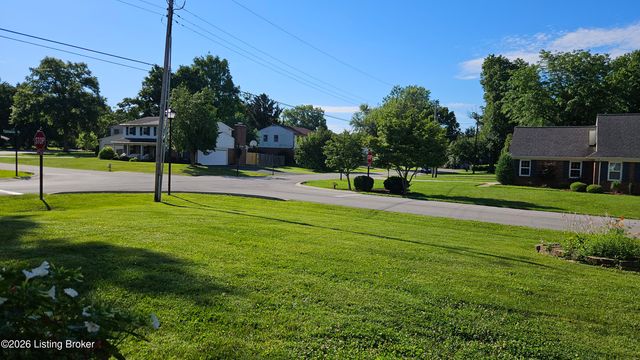 8919 Bingham Dr, Louisville, KY 40242