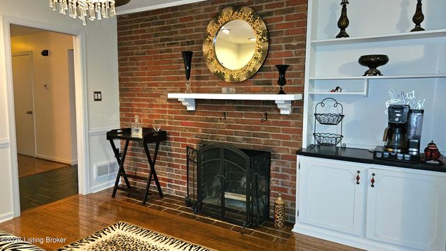 8919 Bingham Dr, Louisville, KY 40242