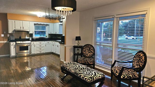8919 Bingham Dr, Louisville, KY 40242