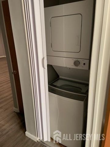 1702 Edison Glen Terrace, Edison, NJ 08837