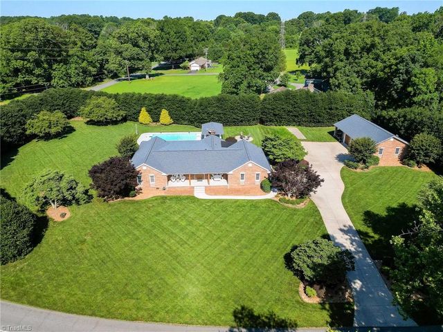 121 Fescue Drive, Advance, NC 27006