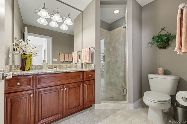 6641 Shadydale Drive, Shelby Charter Township, MI 48316