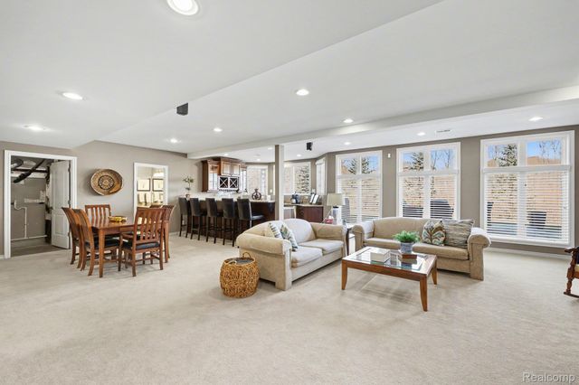 6641 Shadydale Drive, Shelby Charter Township, MI 48316