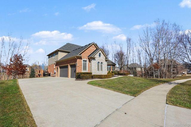 6641 Shadydale Drive, Shelby Charter Township, MI 48316