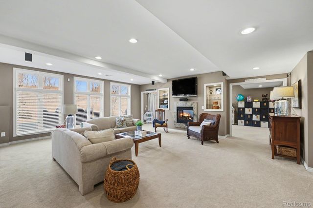 6641 Shadydale Drive, Shelby Charter Township, MI 48316