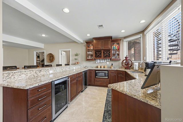 6641 Shadydale Drive, Shelby Charter Township, MI 48316