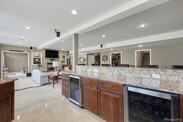 6641 Shadydale Drive, Shelby Charter Township, MI 48316