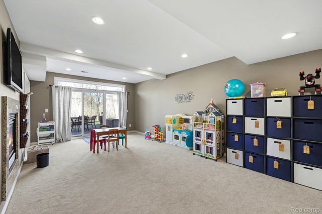 6641 Shadydale Drive, Shelby Charter Township, MI 48316