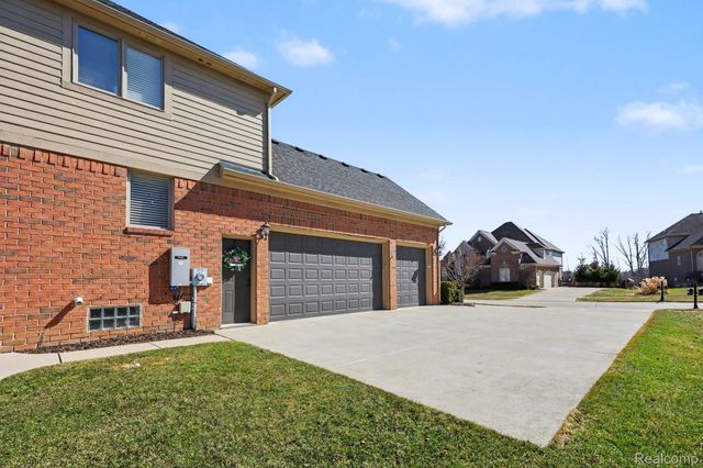 6641 Shadydale Drive, Shelby Charter Township, MI 48316