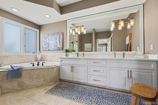 6641 Shadydale Drive, Shelby Charter Township, MI 48316