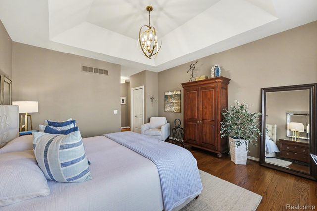 6641 Shadydale Drive, Shelby Charter Township, MI 48316