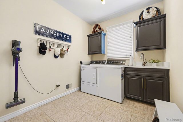 6641 Shadydale Drive, Shelby Charter Township, MI 48316