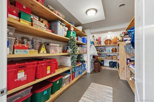 6641 Shadydale Drive, Shelby Charter Township, MI 48316