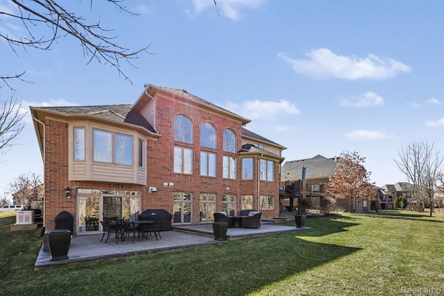 6641 Shadydale Drive, Shelby Charter Township, MI 48316