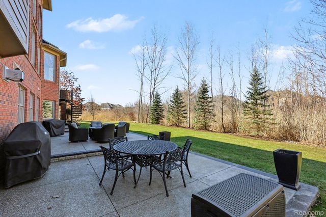 6641 Shadydale Drive, Shelby Charter Township, MI 48316