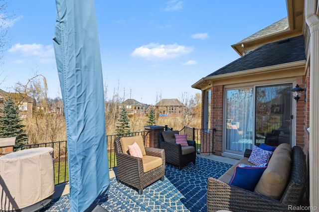 6641 Shadydale Drive, Shelby Charter Township, MI 48316