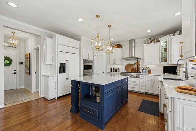 6641 Shadydale Drive, Shelby Charter Township, MI 48316