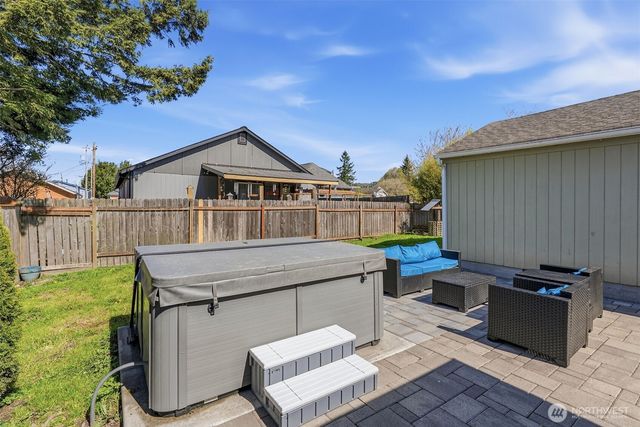 705 Cowlitz Way, Kelso, WA 98626