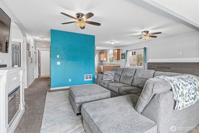705 Cowlitz Way, Kelso, WA 98626