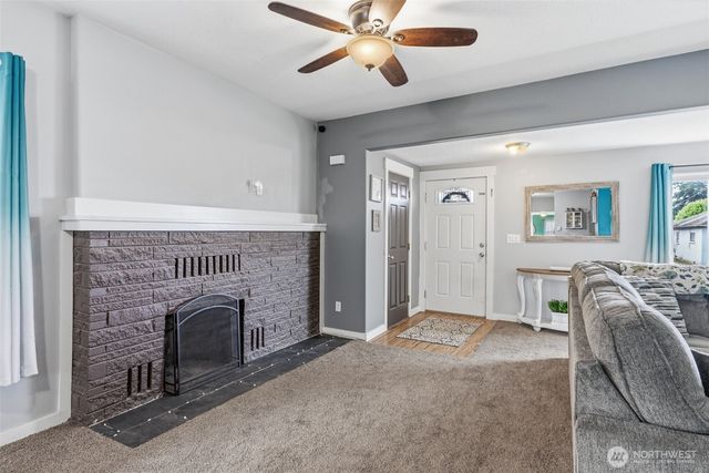 705 Cowlitz Way, Kelso, WA 98626