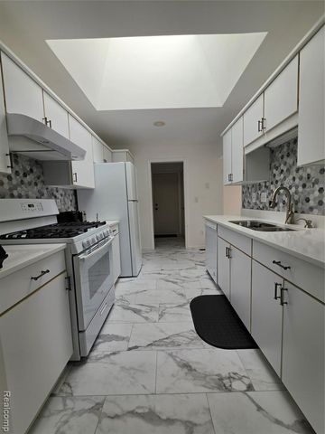 48484 Savoy Court, Utica, MI 48315