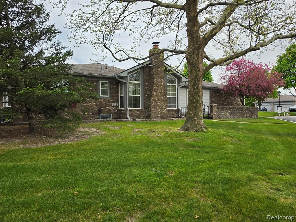 48484 Savoy Court, Utica, MI 48315