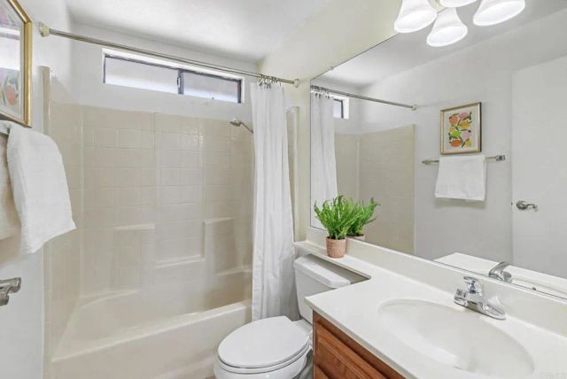 2010 W. San Marcos Blvd. 90, San Marcos, CA 92078